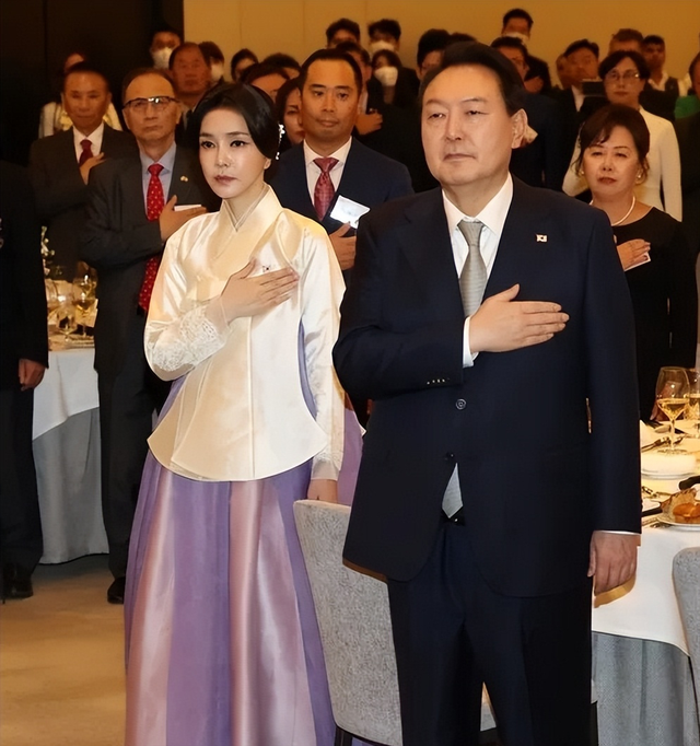 金建希 少女脸太绝了，韩国第一夫人又把韩服穿到加拿大！