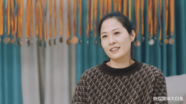 孙杨|奥运冠军孙杨和张常宁，都选择直播挣快钱，世界冠军却卖海鲜还账