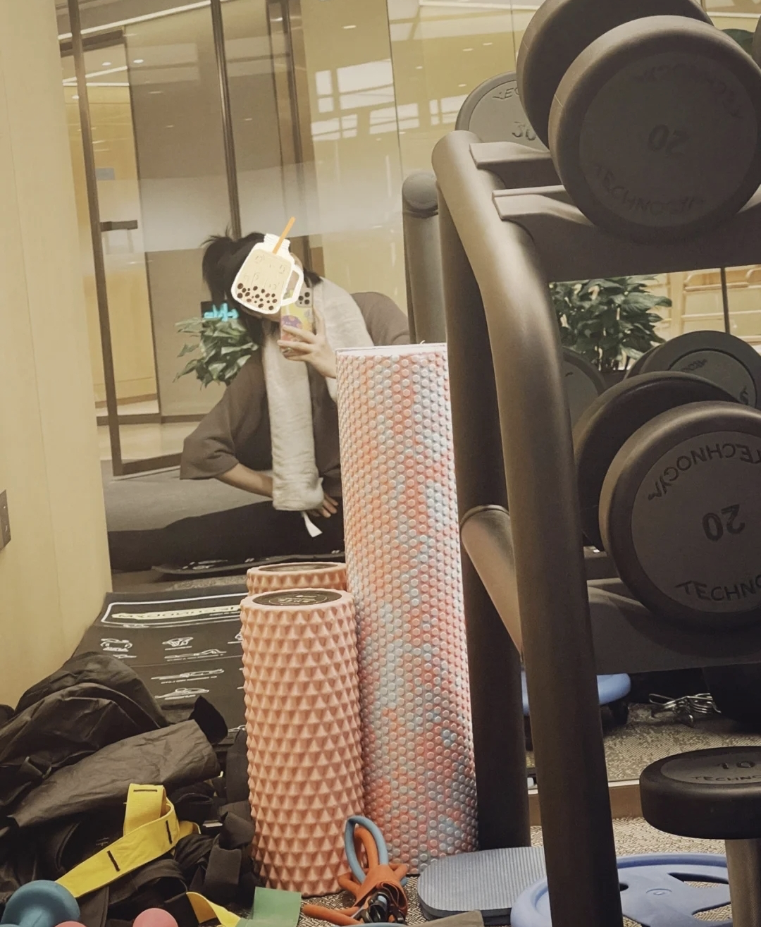 奚梦瑶|奚梦瑶产后两个半月晒健身照,健身房里大汗淋漓,状态依然年轻