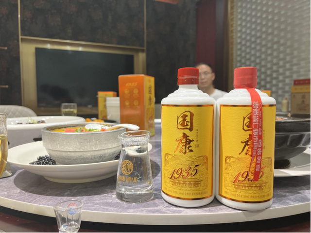 存了个“寂寞”?杭州男子收藏五粮液近16年,如今发现变空瓶了