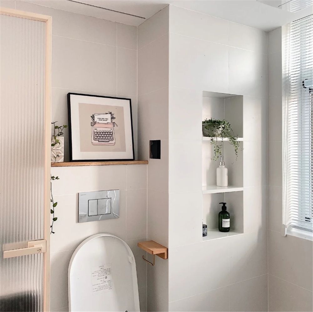 小姑娘把奶油白色的设计放进卫生间里,看起来很有质感,喜欢