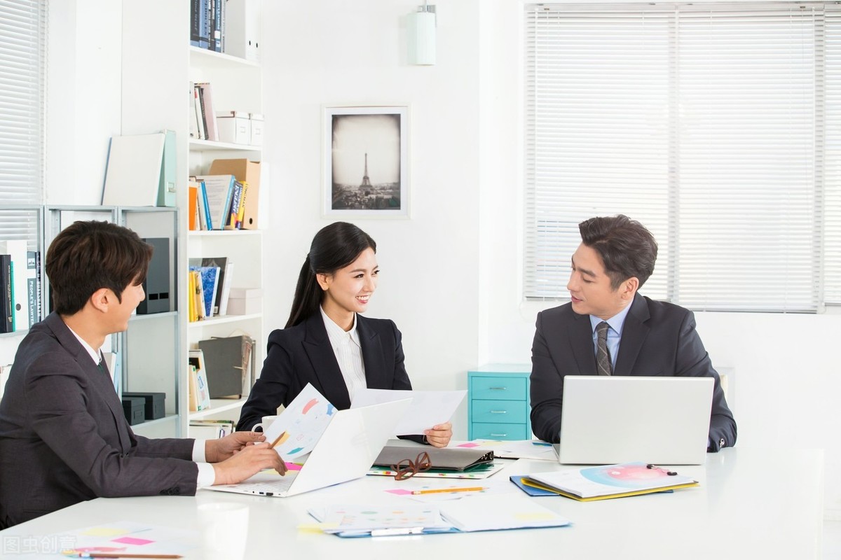 狮子|职场上，这3件事千万不能帮别人做，不然最后背锅的是你