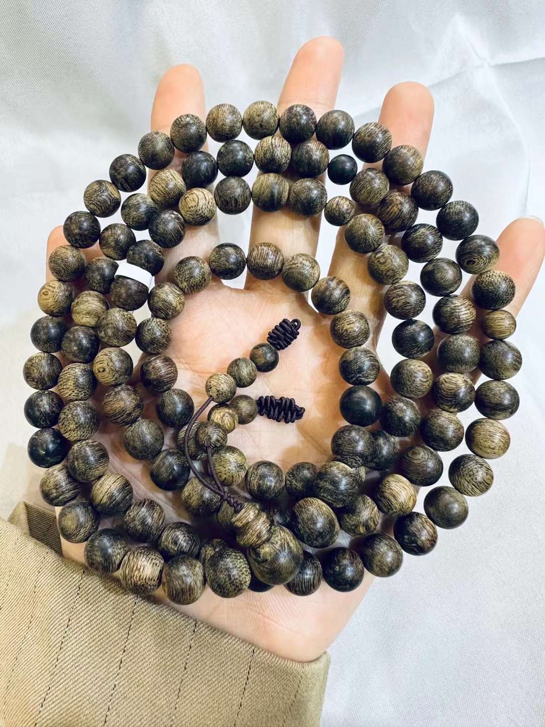 沉香|沉香戴久了会发生什么样的变化？