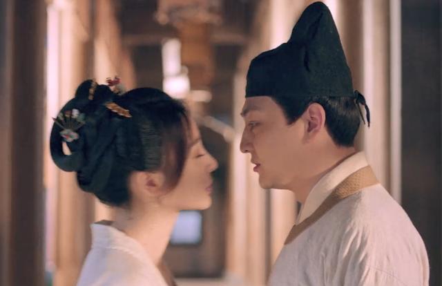 柳岩|柳岩新戏又变美了，剧中主动献吻胖男配，男方发福身材引争议