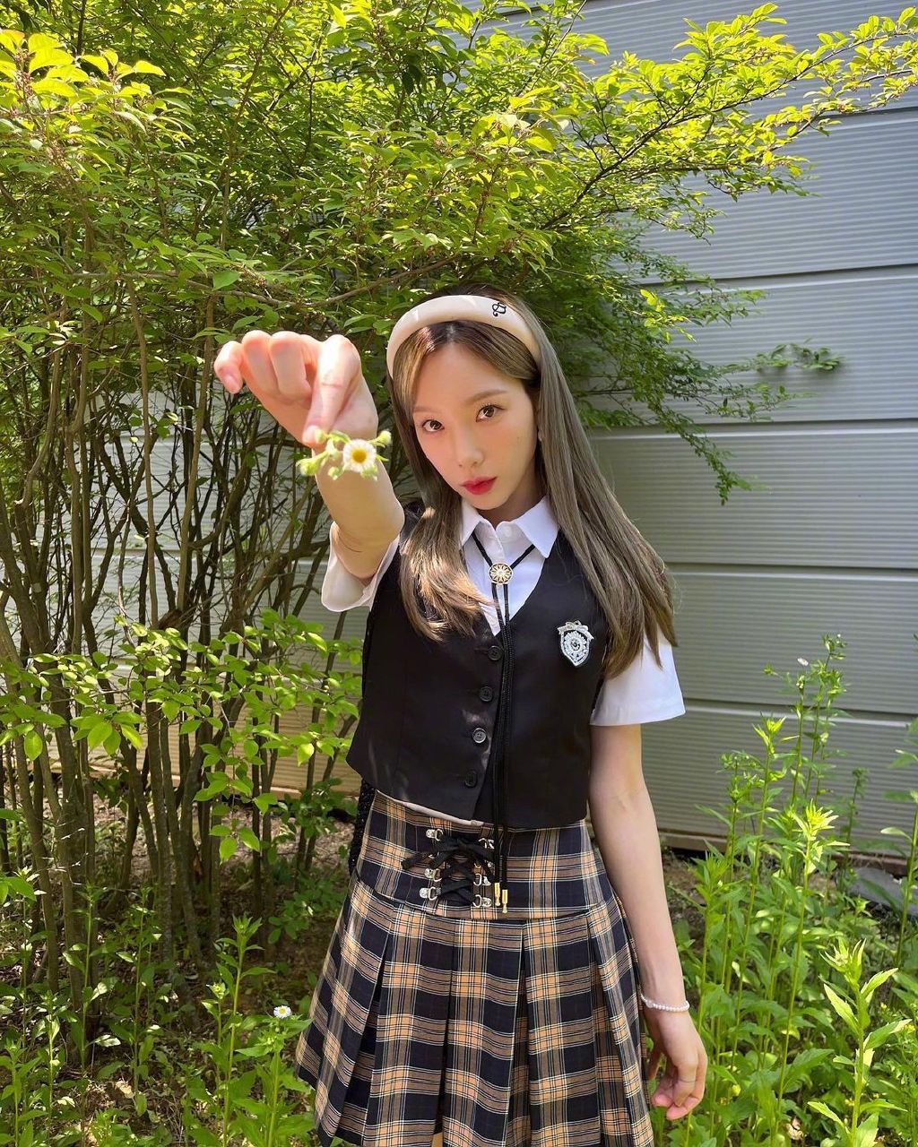 金泰妍|33岁泰妍穿校服，再现“纸片人”身材，比花还清新的美