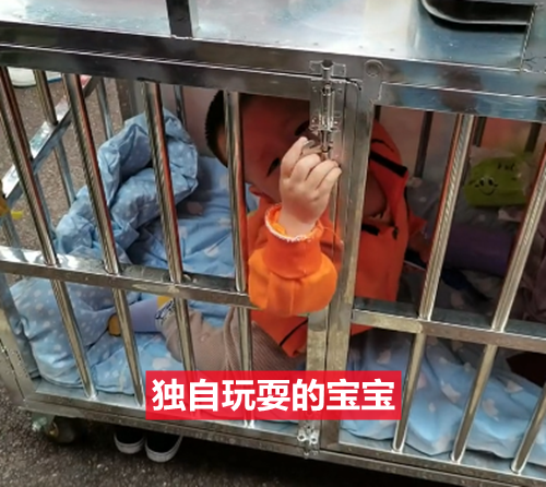贵州:丈夫在家打游戏,妻子带两岁儿子出摊卖冰粉,想离不敢离