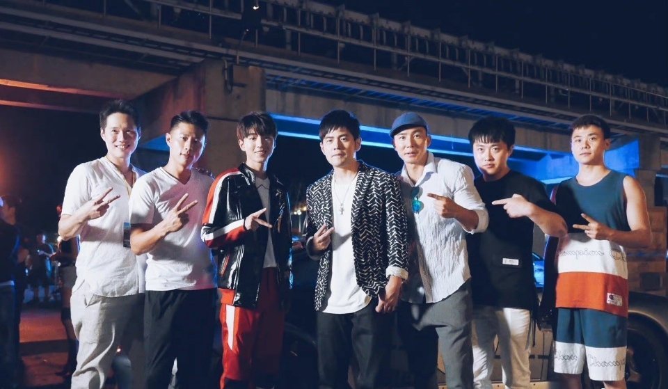 |刘畊宏直播间安利王俊凯新剧,不忘喊话健身,小凯自称刘畊宏男孩