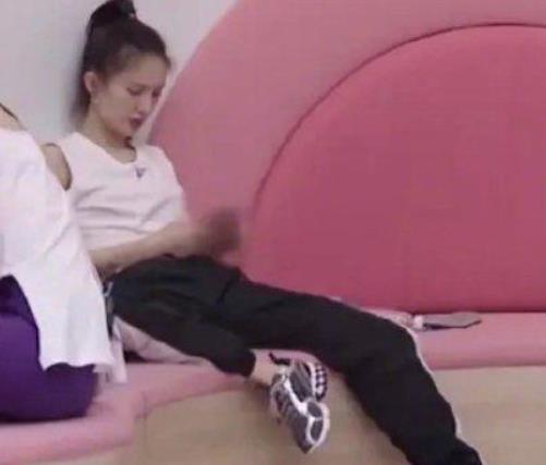 金晨|金晨坐的姿势火了，这个让妈妈嫌弃的坐姿，是不少女生的心头爱