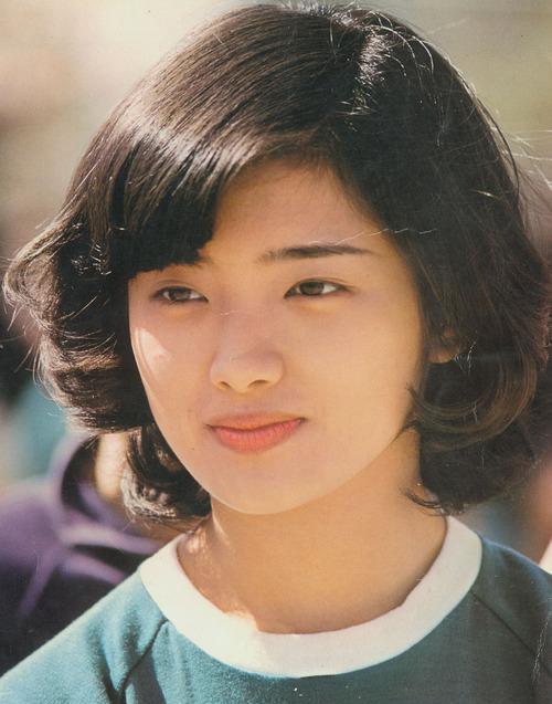 山口百惠|63岁山口百惠近照曝光,上街买菜圆润显富态,美貌褪去仍光彩照人