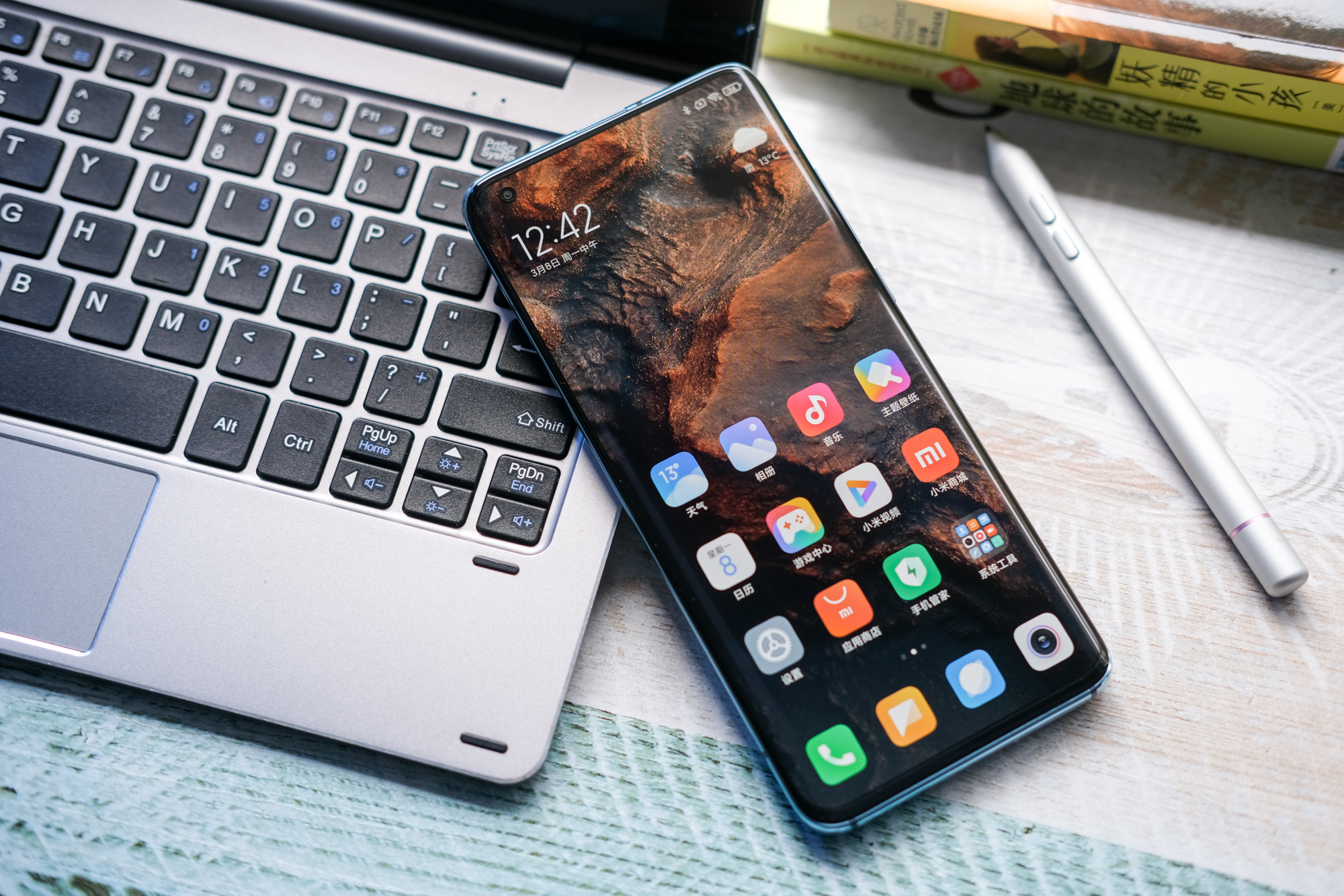 微软|最便宜的曲面屏旗舰，12+256GB降至2499，80%以上网友认为值