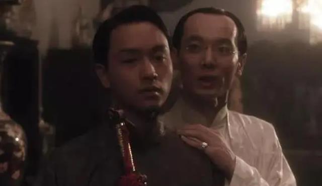 达里奥|《霸王别姬》原著同是玷污蝶衣，张公公让人同情，袁四爷让人恶心