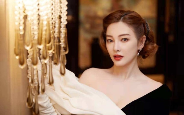 蔡少芬|?不耐老的女明星，有人越老越迷人，有人25就颜值垮塌变老太！