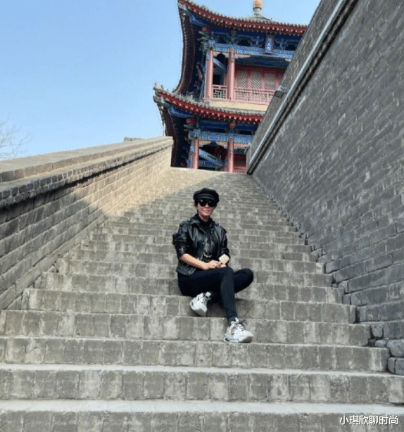 刘嘉玲|刘嘉玲真的是天生丽质,穿衣打扮太洒脱了,活出无数人的理想状态