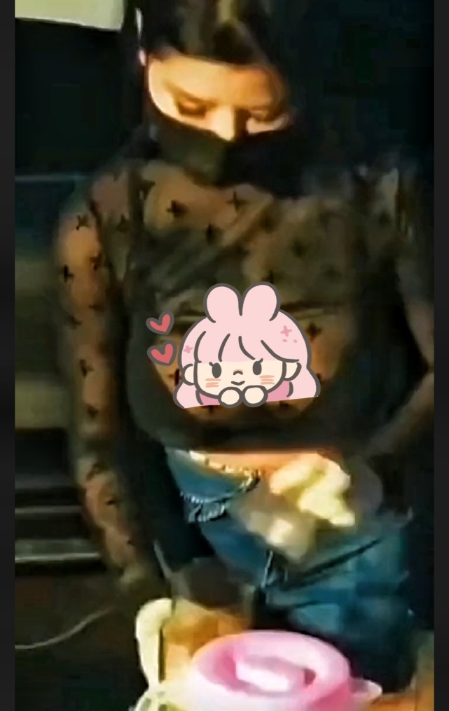 广西:女子着装暴露卖柠檬茶,网友不远千里去打卡,付钱后也不愿离开