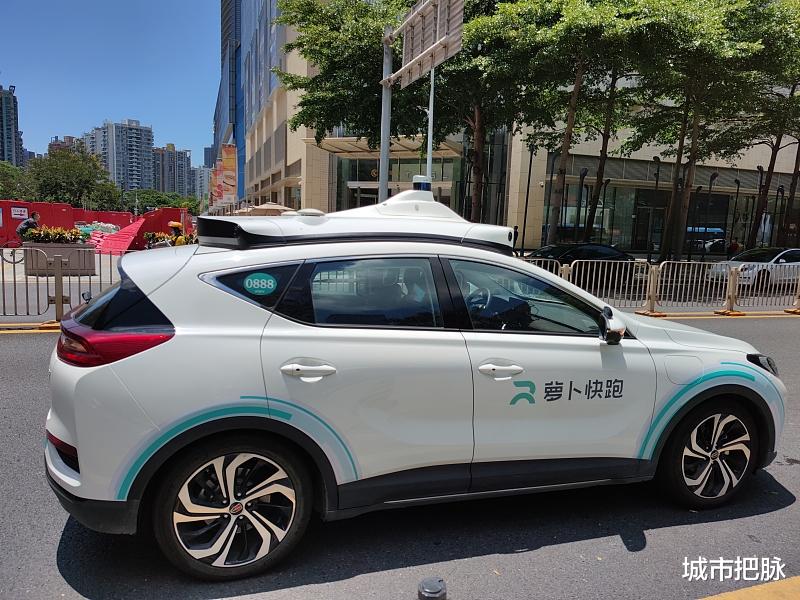 贴吧|无人驾驶出租车武汉上路引争议：自动驾驶搞不定重庆的城市地形？