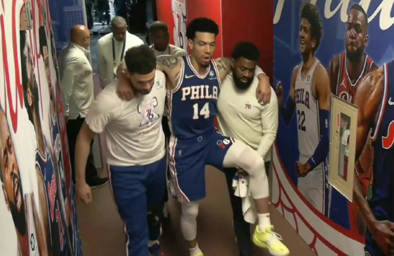 丹尼·格林|惨烈！NBA又一冠军前锋重伤，或休战一整年，恐断送千万合同