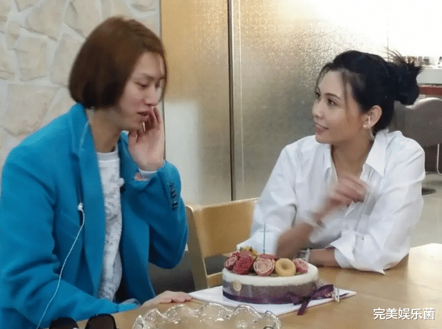 邱淑贞|邱淑贞女儿参加时尚秀，和吴世勋合照像长辈，网友：毫无辨识度