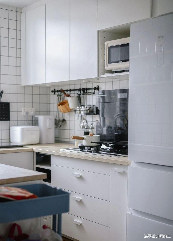 总结厨房的4处收纳技巧,吊柜部分开放,台面置物架等,干货满满