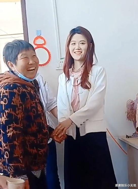 朱之文|大衣哥新儿媳正面照公开：主动和长辈握手，亲戚称赞她乖巧懂事