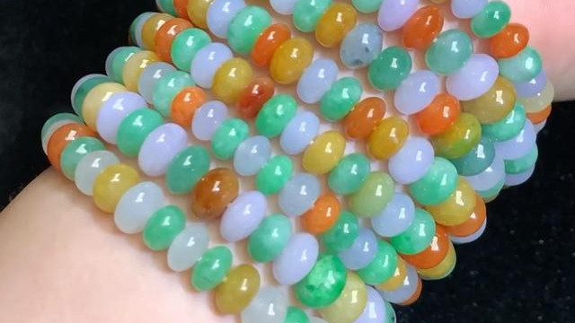 翡翠|种水好，完美度又高的多彩手串是多么的可遇不可求？