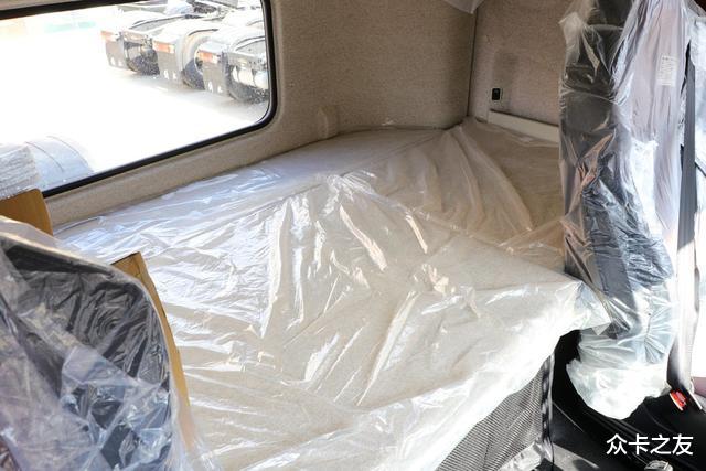 买不起解放J7就看它,平地板+宽卧铺,560马力带12挡AMT