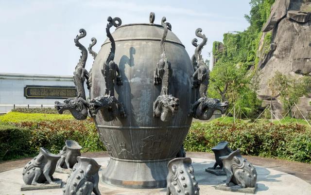 张衡地动仪被移出教科书,原因到底是啥?房梁吊块肉都比这强