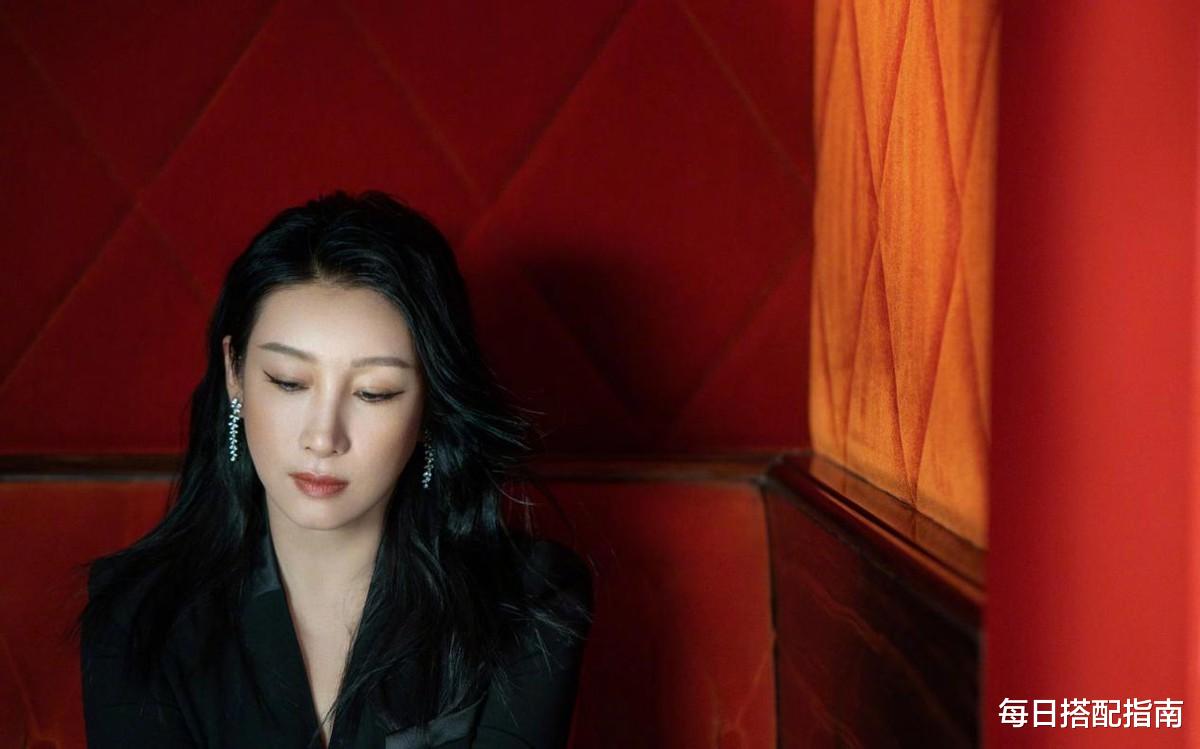 秦海璐|真正会穿的成熟女人，要优雅知性也要温柔减龄，看秦海璐就知道了