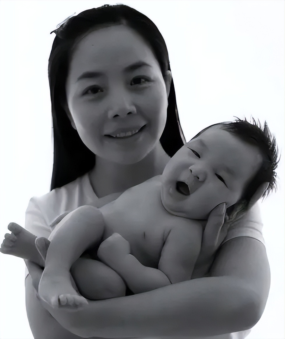 王二妮|王二妮: 22岁成名, 不忘初心嫁给农村初恋, 婚后被婆家宠成公主