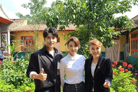 淮滨|央视女主持天团合体，张蕾穿职场装像“女干部”，167朱迅个矮霸气站C位