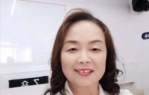 跳广场舞、打牌才是正常的退休生活?异样的眼光真可笑,老人也有诗和远方