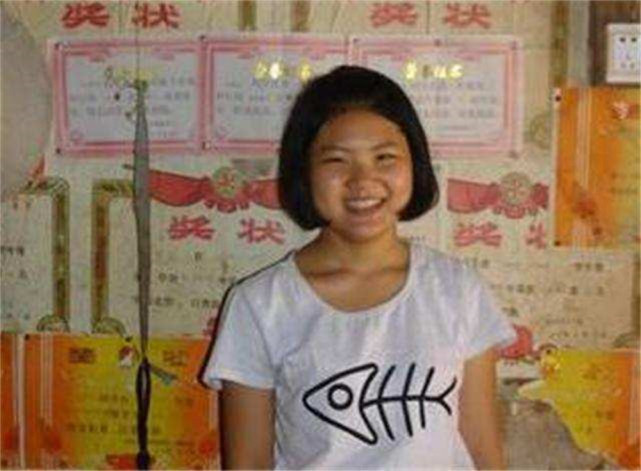 ?安徽女教师34岁未嫁,带两个年近8旬养父上班,称:要嫁一起嫁!