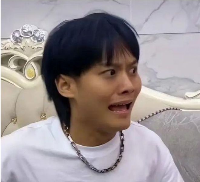 周培源|小杨哥爸爸行为引热议，自拍不雅视频错发业主群，网友直呼不敢看