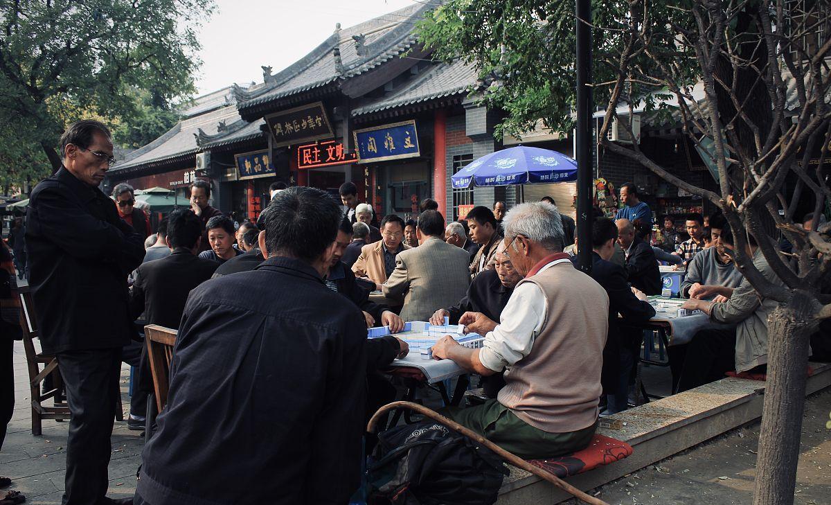 俗语“人到六十,两不交,两不碰”,不交和不碰啥意思?有道理吗