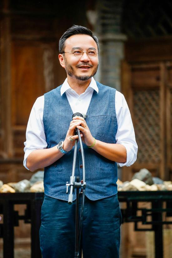 刚举办婚礼不到50天,小五就疑似婚变?《天天向上》"有毒"吗?