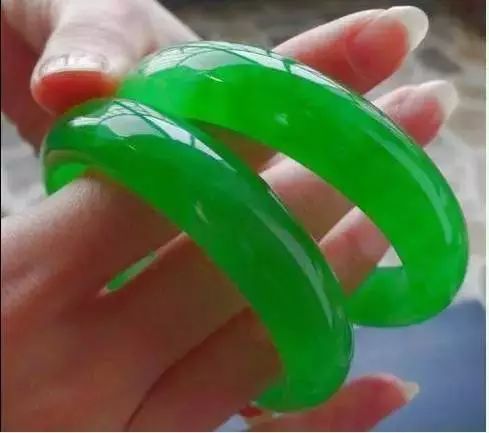 翡翠|4000万入手翡翠赌石切开涨20亿被哄抢!!!