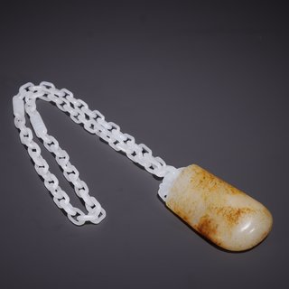 和田玉籽料|旧藏·和田玉籽料原石带链挂件