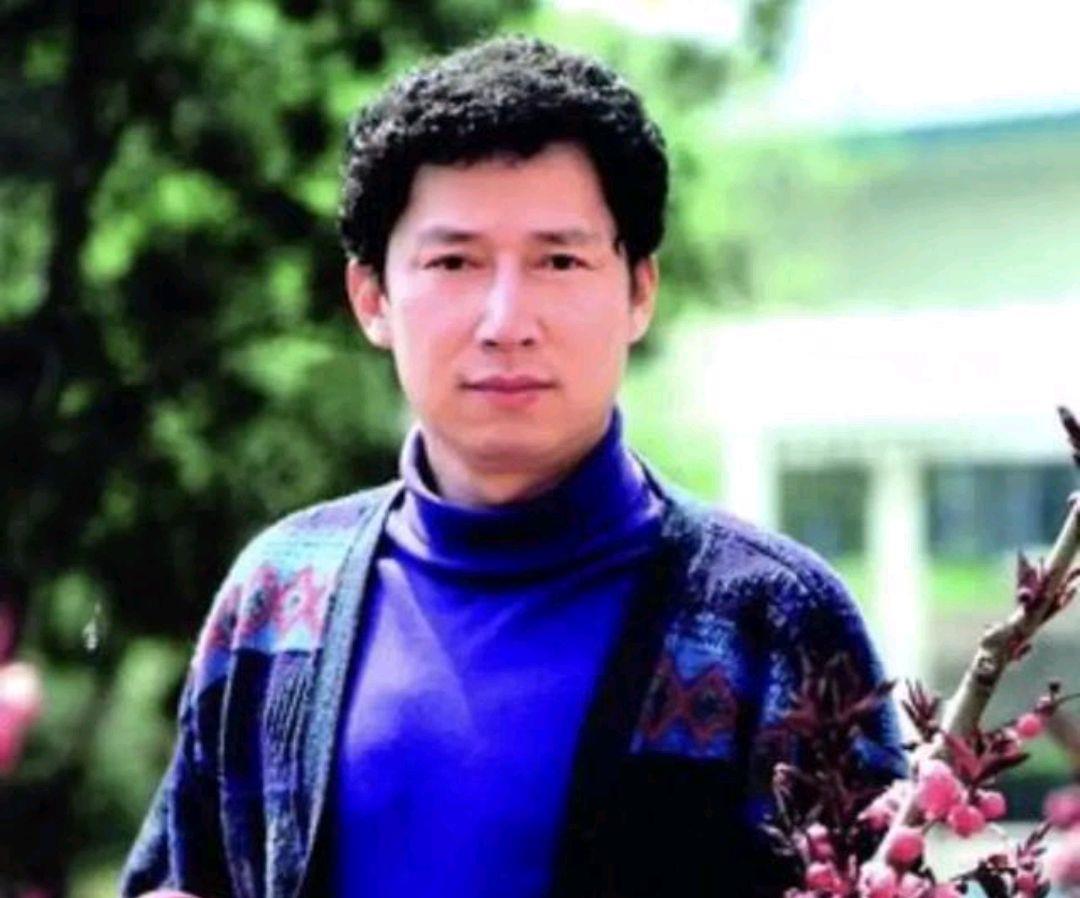 王志|他28岁和79岁富婆结婚，继承百亿遗产后，再娶21岁貌美娇妻