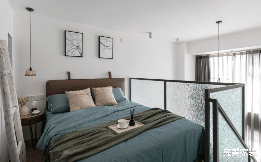 20平方米的空间里设计两层楼,还有赏景的大飘窗,实现对家的幻想