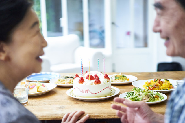 退休|老公送了他岳父神秘礼物,老爸沉迷其中,我妈说过不下去了。