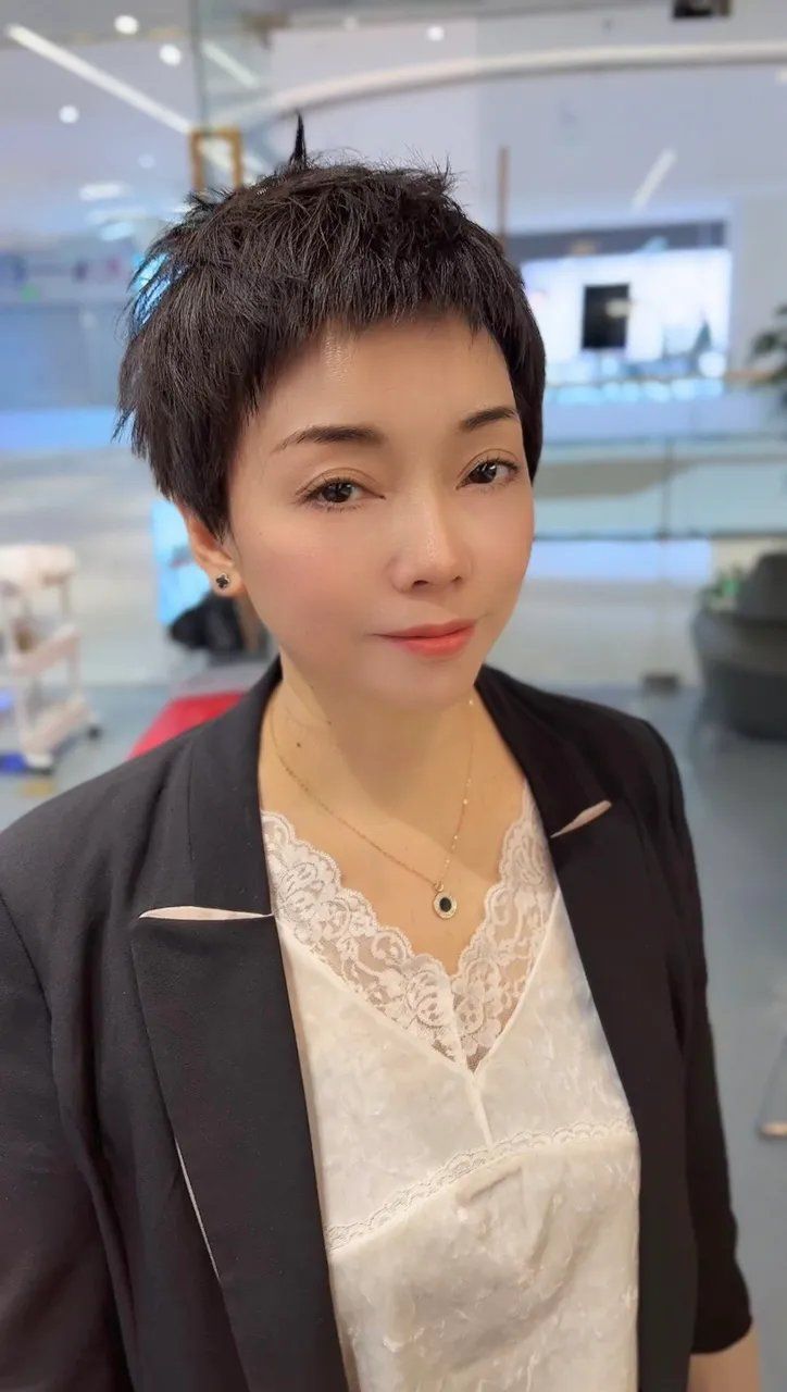 发型 爱美女士都在剪的发型，优雅时尚还显瘦，超级有魅力