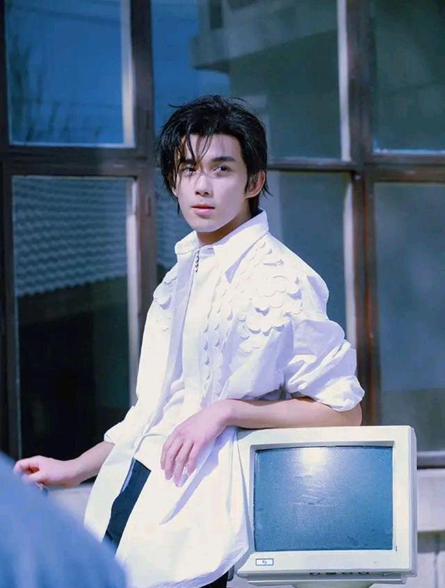吴磊|95后高颜值男星少不了王鹤棣和吴磊，仅凭颜值后期发展不容小觑
