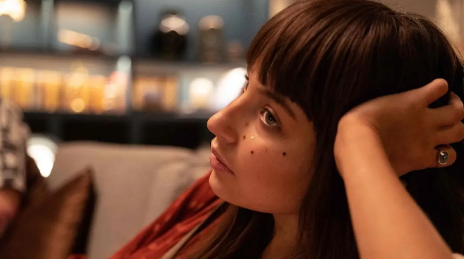 警察|嗨翻了之后，她杀死了所有的“朋友”