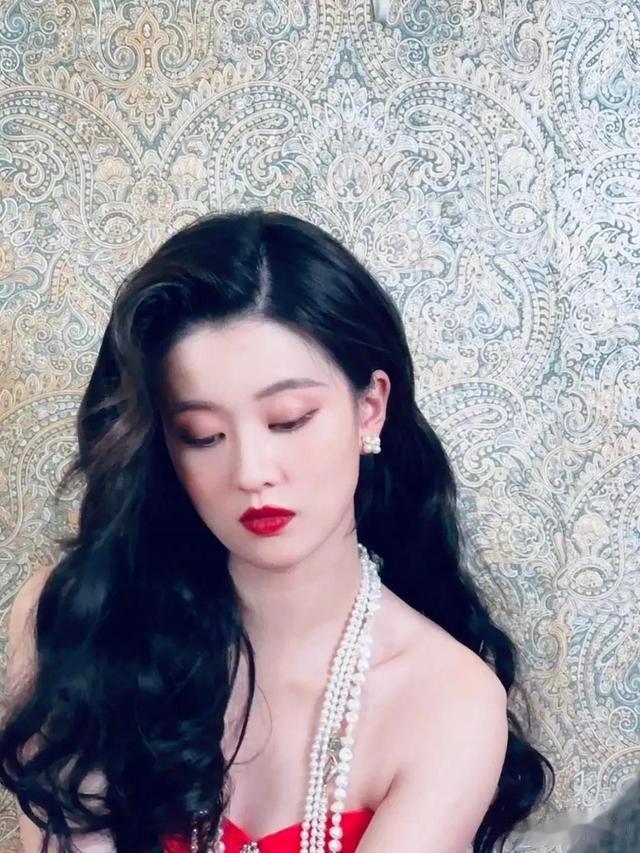 迪丽热巴|众星兔年贺岁大片，迪丽热巴仙气飘飘，赵丽颖杨幂今年春晚赢麻了