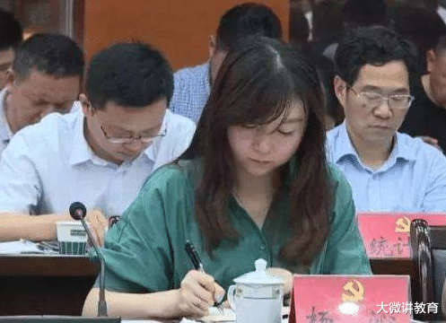 大学生|我国首位90后县长走红，长相端庄帅气，履历更是让人眼前一亮