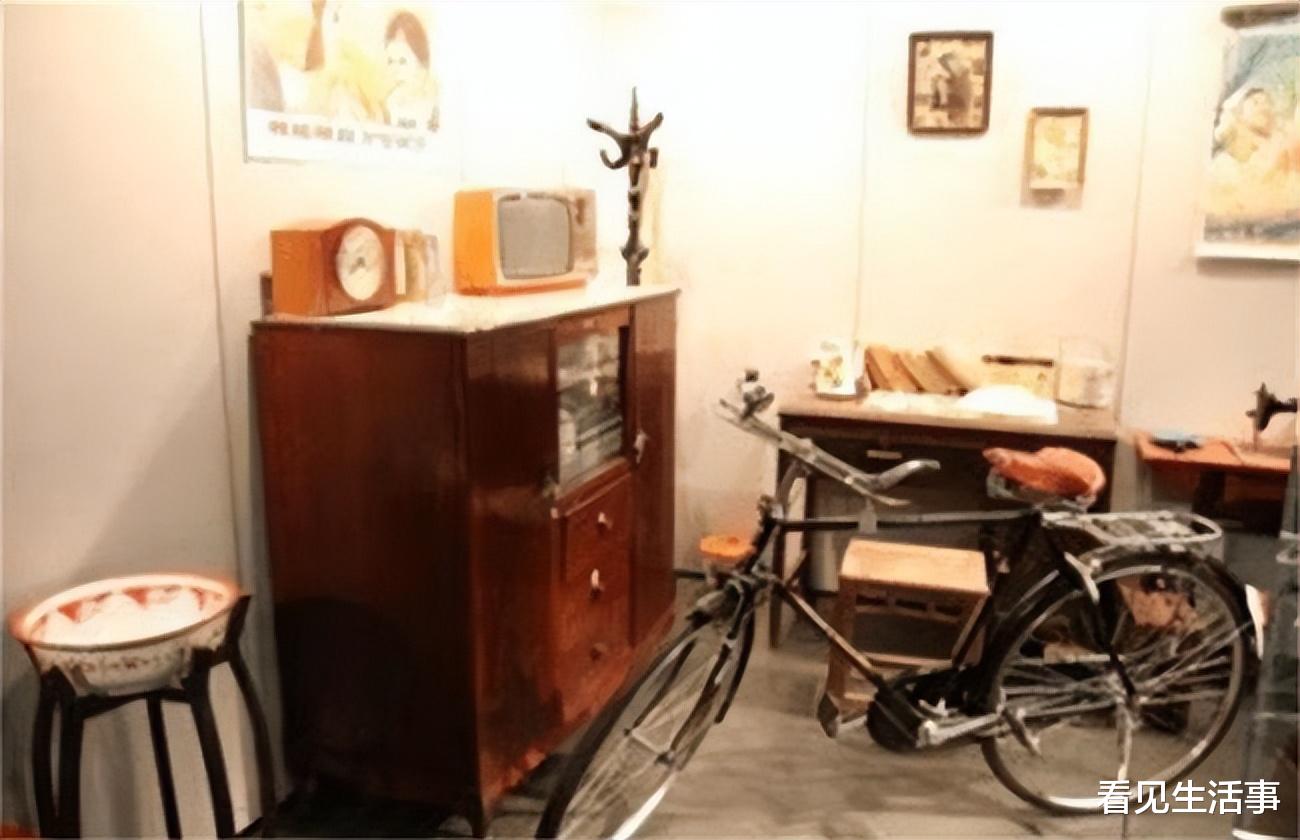 1977年,一信用社女会计贪污4万包养7个情夫,最终却被情夫举报
