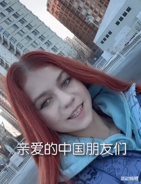 张艺谋|回国后!K宝受邀出席演唱会,千金机场签名被拽走,莎莎再次沉默