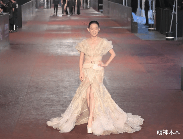 戏剧|金钟戏剧红毯造型：46岁林心如锁骨抢镜，杨谨华大秀好身材
