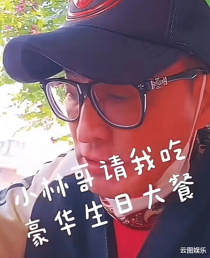 路边摊|知名港星路边摊庆63岁生日,大口吃面接地气,已定居内地开工厂