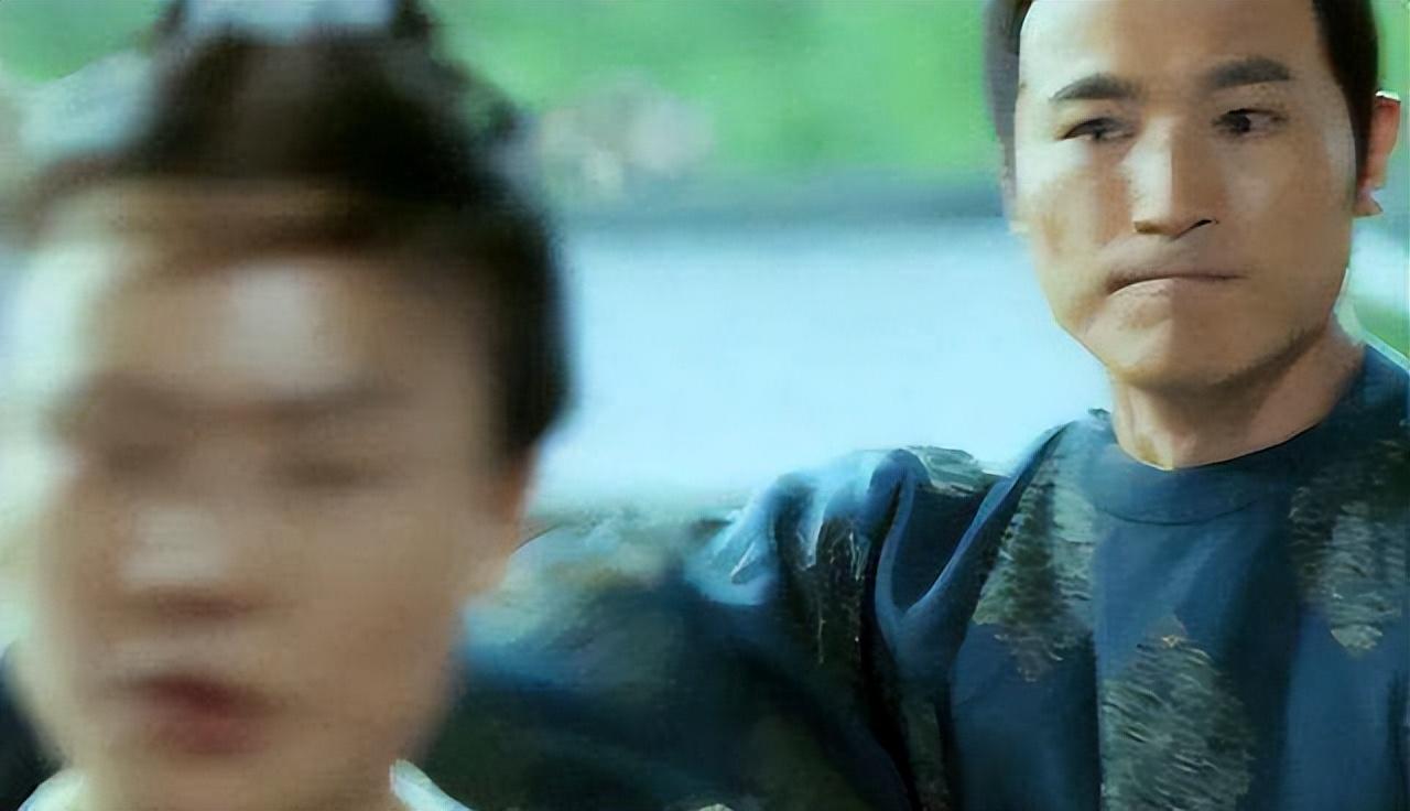 赵丽颖|站着、跪着、坐着、躺着、连转个圈都要替身?高片酬终于导致了恶性循环