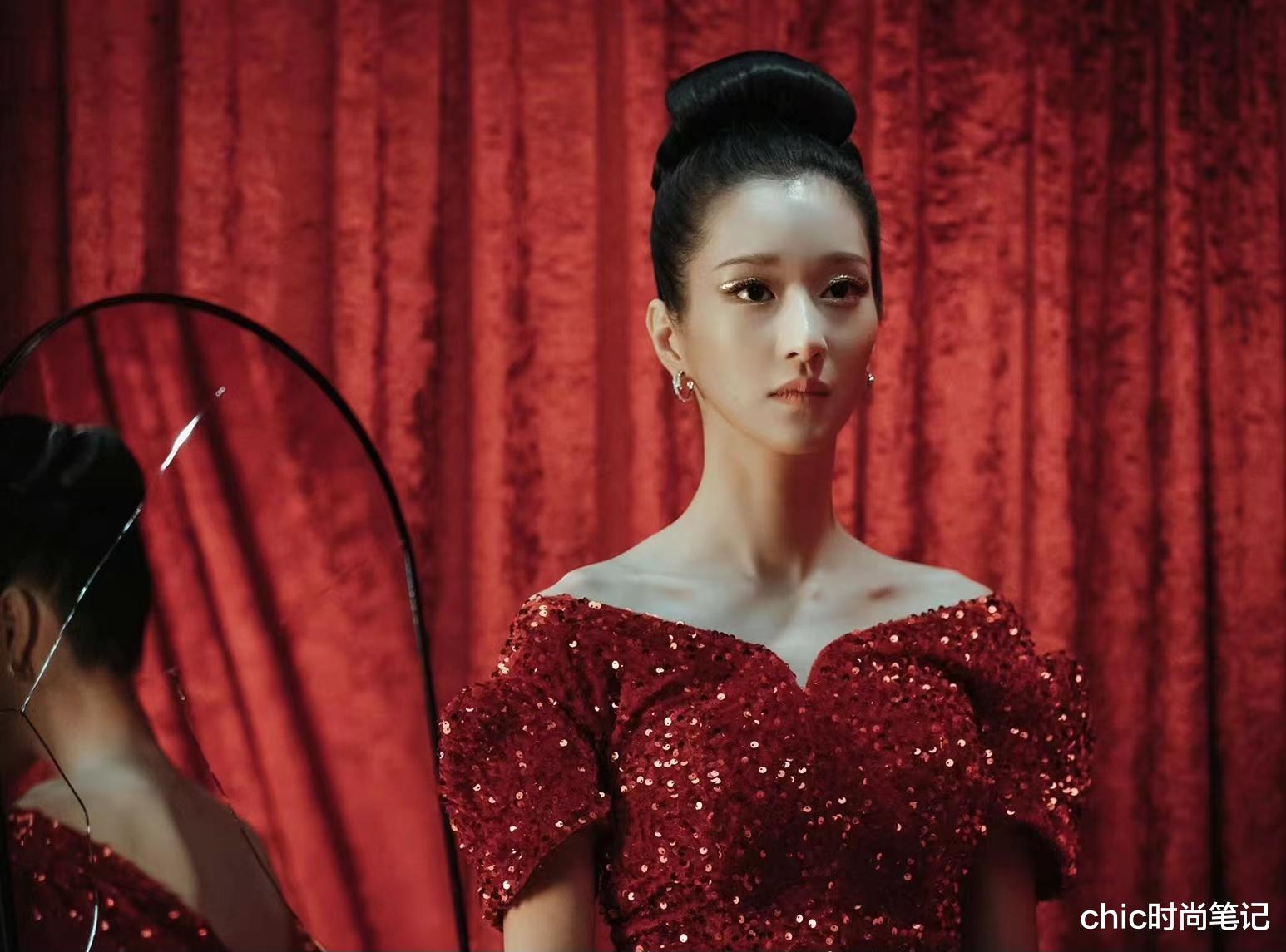 看了《安娜》、《夏娃》女主的穿搭，才知道真正的名媛这么穿